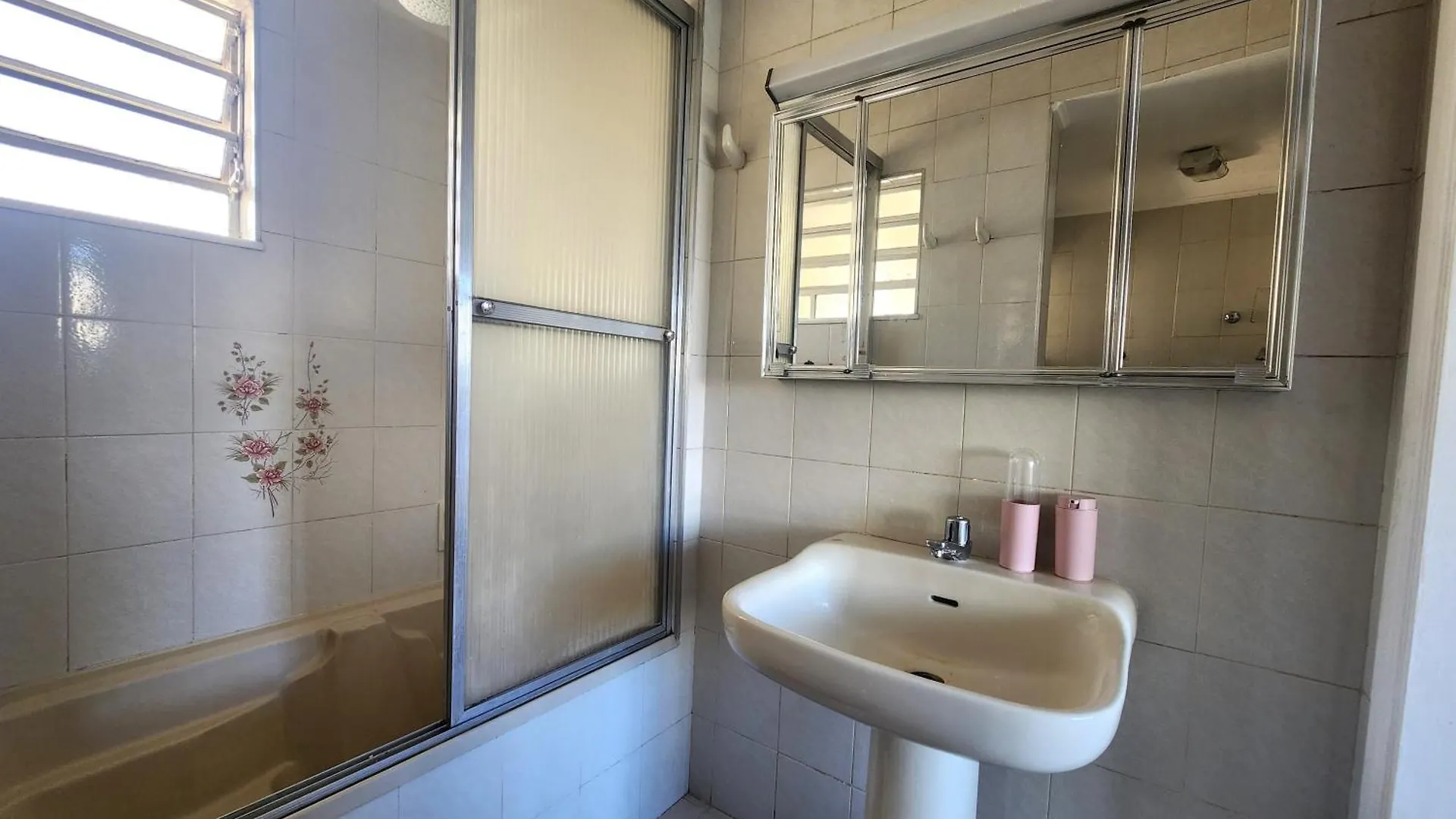 Apto Completo Ao Lado Do Metro Faria Lima São Paulo Brazílie